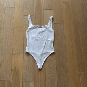 Babaton Contour Squareneck Bodysuit